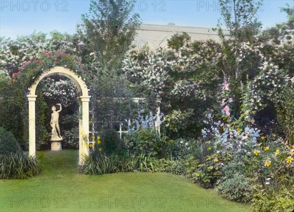 Westlawn, Edward Tiffany Dyer house, Great Plains Road, Southampton, New York, 1914. Creator: Frances Benjamin Johnston.