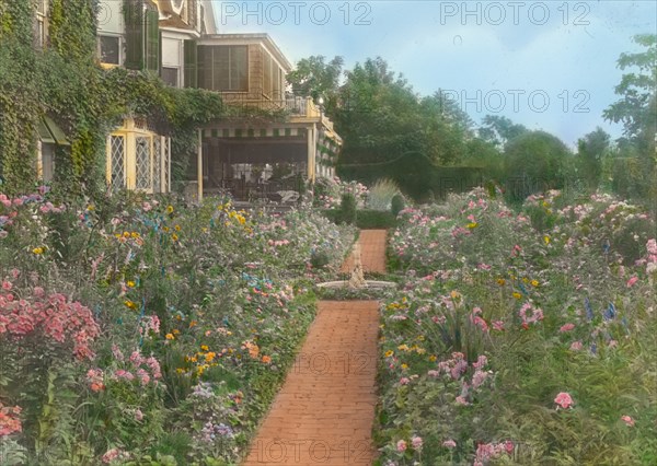 Gardenside, Frederick Augustus Snow house, Ox Pasture Road, Southampton, New York, c1914. Creator: Frances Benjamin Johnston.