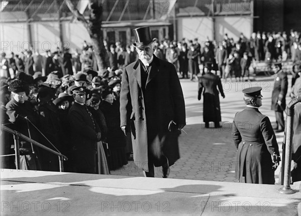 Pan American Mass - Thanksgiving Day At St. Patrick's - Minister Rojas, of Venezuela, 1912. Creator: Harris & Ewing.