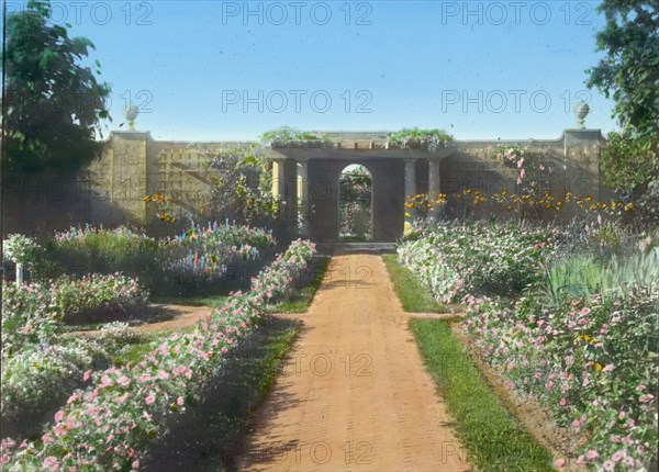 The Fens, Lorenzo Easton Woodhouse house, Huntting Lane, East Hampton, New York, 1914. Creator: Frances Benjamin Johnston.