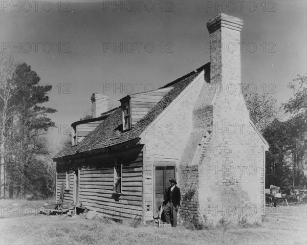 Huggins House, Princess Anne Co., Virginia, between 1933 and 1942. Creator: Frances Benjamin Johnston.