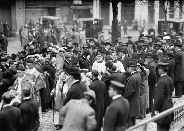 Pan American Mass - Thanksgiving Day At St. Patrick's. Mons. Dougherty; Dr. Burns; Cardinal..., 1912 Creator: Harris & Ewing.