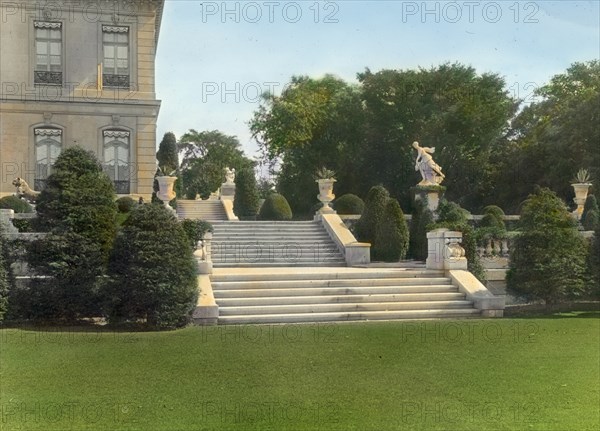 The Elms, Edward Julius Berwind, 367 Bellevue Avenue, Newport, Rhode Island, 1914. Creator: Frances Benjamin Johnston.