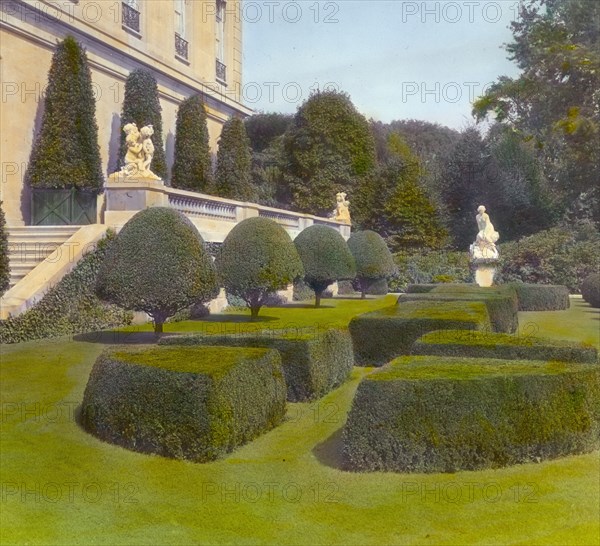 The Elms, Edward Julius Berwind, 367 Bellevue Avenue, Newport, Rhode Island, 1914. Creator: Frances Benjamin Johnston.