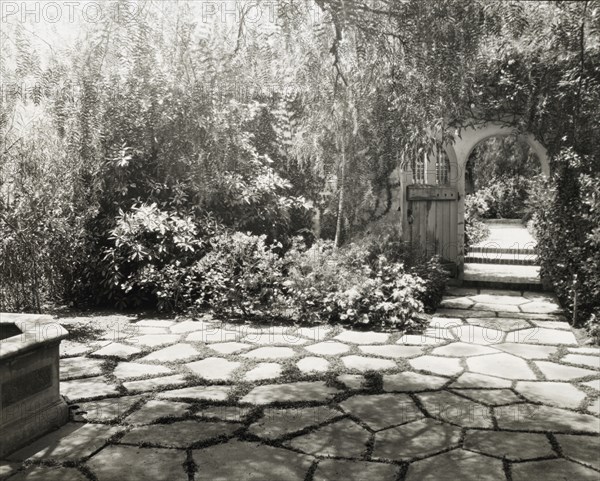 Wellington Stanley Morse house, 450 South San Rafael Avenue, Pasadena, California, 1917. Creator: Frances Benjamin Johnston.