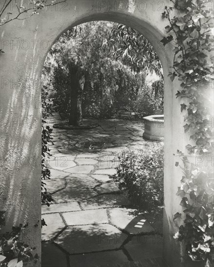 Wellington Stanley Morse house, 450 South San Rafael Avenue, Pasadena, California, 1917. Creator: Frances Benjamin Johnston.