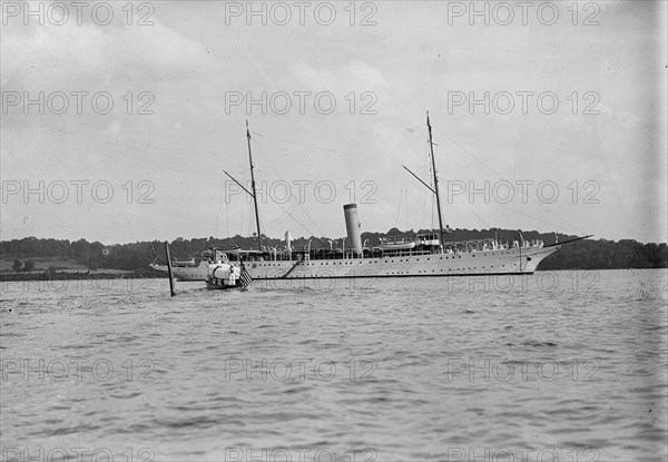 USS Mayflower, 1911. Creator: Harris & Ewing.