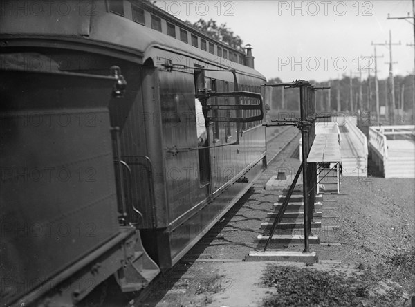 Post office Department, Hupp Auto Railway Service, 1912. Creator: Harris & Ewing.