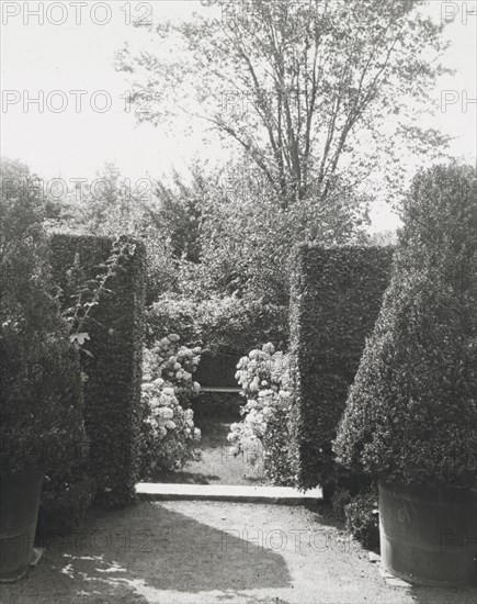 Maudesleigh, Frederick Strong Moseley house, Newburyport, Massachusetts, 1920. Creator: Frances Benjamin Johnston.