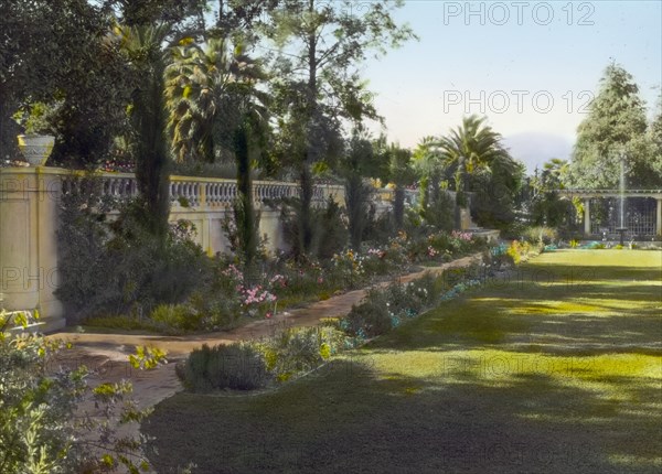 Mrs. Eldridge Merick Fowler house, 363 Grove Street, Pasadena, California, 1917. Creator: Frances Benjamin Johnston.