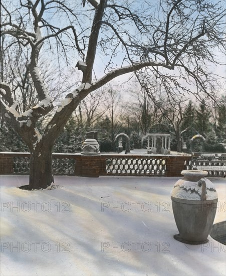 Quiet Corner, John Wesley Baxter house, Dublin and Hill Roads, Greenwich, Connecticut, 1920. Creator: Frances Benjamin Johnston.