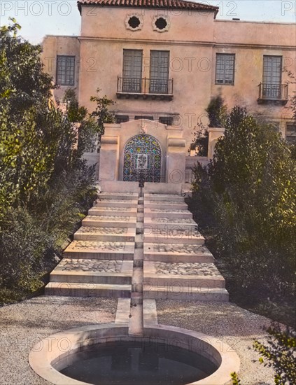 Mi Suen~o, Herbert Coppell house, 1245 South Grand Avenue, Pasadena, California, 1917. Creator: Frances Benjamin Johnston.