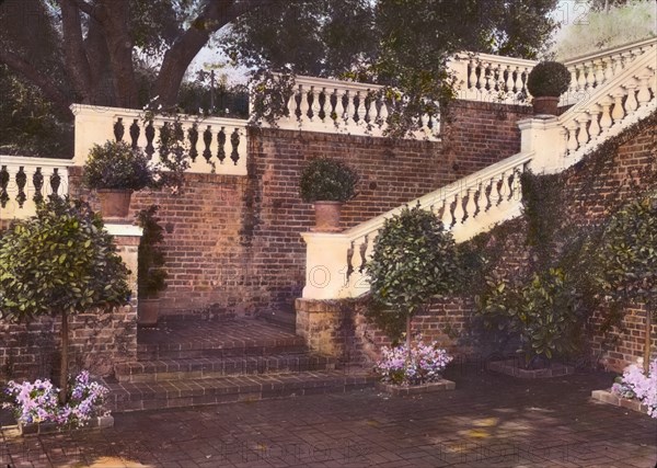 Mrs. Francis Lemoine Loring house, 700 South San Rafael Avenue, Pasadena, California, 1917. Creator: Frances Benjamin Johnston.