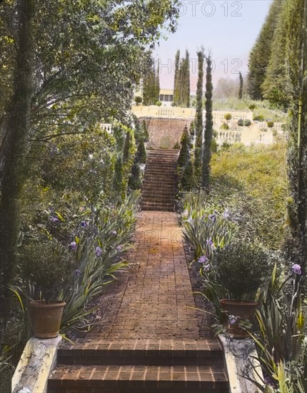 Mrs. Francis Lemoine Loring house, 700 South San Rafael Avenue, Pasadena, California, 1917. Creator: Frances Benjamin Johnston.