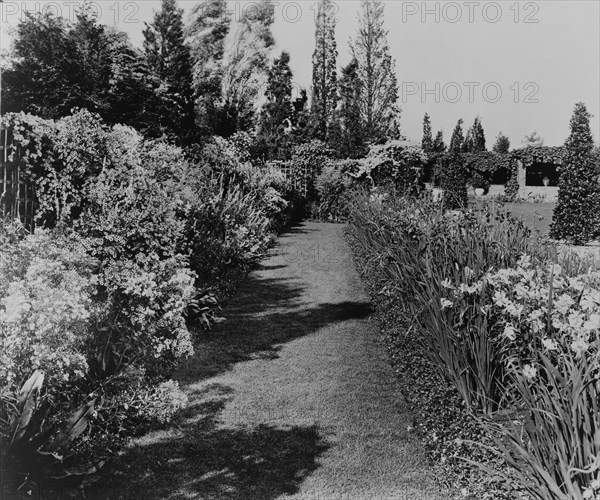 Beacon Hill House, Arthur Curtiss James house, Newport, Rhode Island., 1917. Creator: Frances Benjamin Johnston.