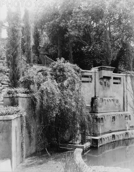 Il Paradiso, Mrs. Dudley Peter Allen house, 1188 Hillcrest Avenue, Oak Knoll, Pasadena, CA, 1917. Creator: Frances Benjamin Johnston.