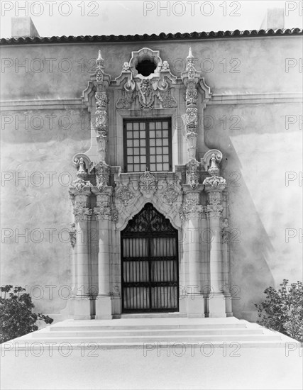 Mi Suen~o, Herbert Coppell house, 1245 South Grand Avenue, Pasadena, California, 1917. Creator: Frances Benjamin Johnston.