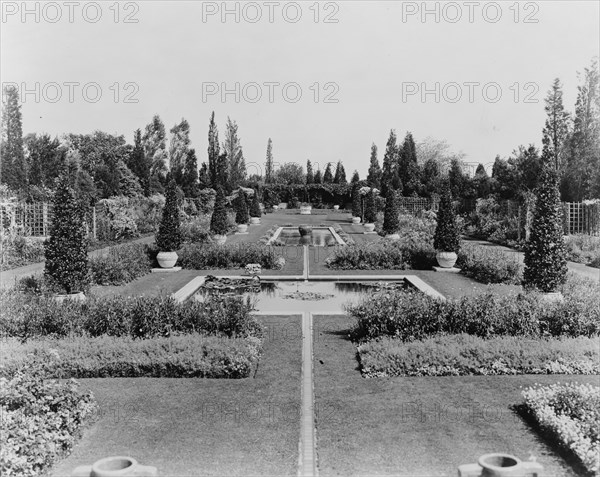 Beacon Hill House, Arthur Curtiss James house, Beacon Hill Road, Newport, Rhode Island, 1917. Creator: Frances Benjamin Johnston.