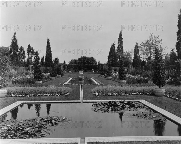 Beacon Hill House, Arthur Curtiss James house, Beacon Hill Road, Newport, Rhode Island, 1917. Creator: Frances Benjamin Johnston.