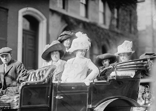 Democratic National Convention - Mrs. Norman E. Mack; Mrs. A.J. Daly of Alaska; Mrs. Thomas..., 1912 Creator: Harris & Ewing.