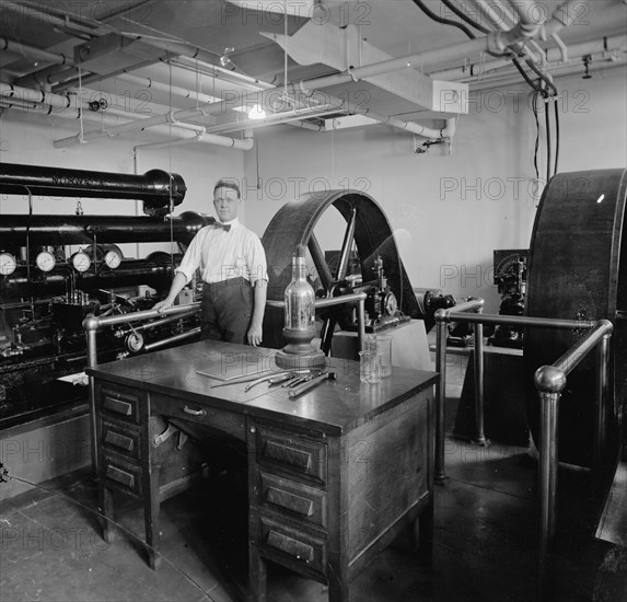 Bureau of Mines, low temperature laboratories, between 1905 and 1945. Creator: Harris & Ewing.