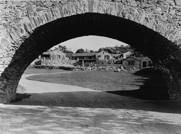 Surprise Valley Farm, Arthur Curtiss James property, Beacon Hill Road, Newport, Rhode Island, 1917 Creator: Frances Benjamin Johnston.