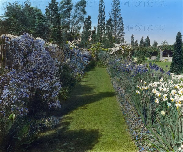 Beacon Hill House, Arthur Curtiss James house, Beacon Hill Road, Newport, Rhode Island, 1917. Creator: Frances Benjamin Johnston.