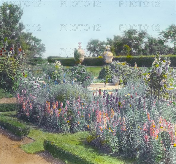 Millefiori, Albert Barnes Boardman house, Great Plains Road and Coopers Neck..., New York, 1914. Creator: Frances Benjamin Johnston.