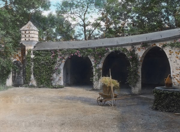 Chatham, Colonel Daniel Bradford Devore house, 120 Chatham Lane, Fredericksburg..., 1927. Creator: Frances Benjamin Johnston.