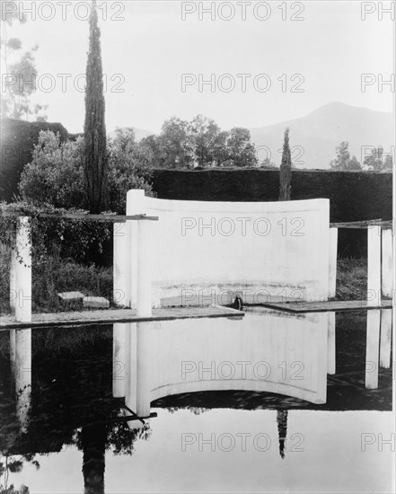 El Fureidis, James Waldron Gillespie house, Parra Grande Lane, Montecito, California, 1917. Creator: Frances Benjamin Johnston.