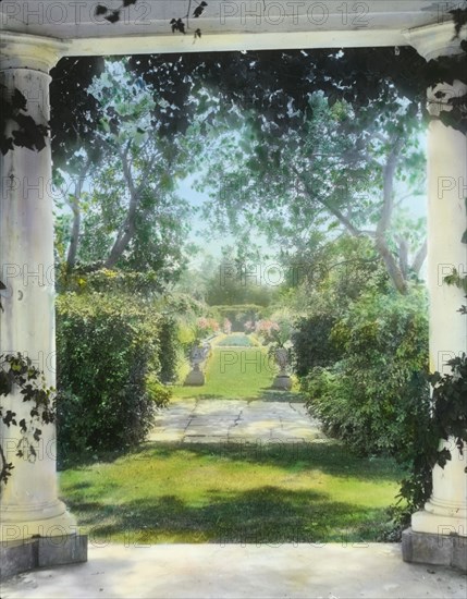 Mariemont, Thomas Josephus Emery house, 386 Greenwood Ave., Middletown, Rhode Island, 1914. Creator: Frances Benjamin Johnston.