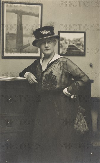 Mattie Edwards Hewitt, between 1911 and 1917. Creator: Frances Benjamin Johnston.