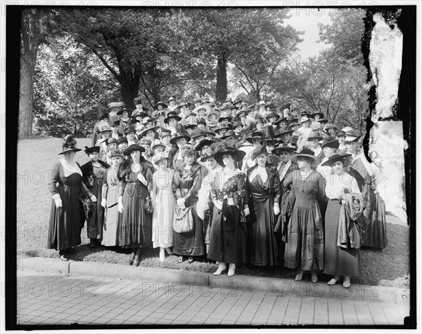 Woman's Liberty Loan Committee, between 1910 and 1920. Creator: Harris & Ewing.