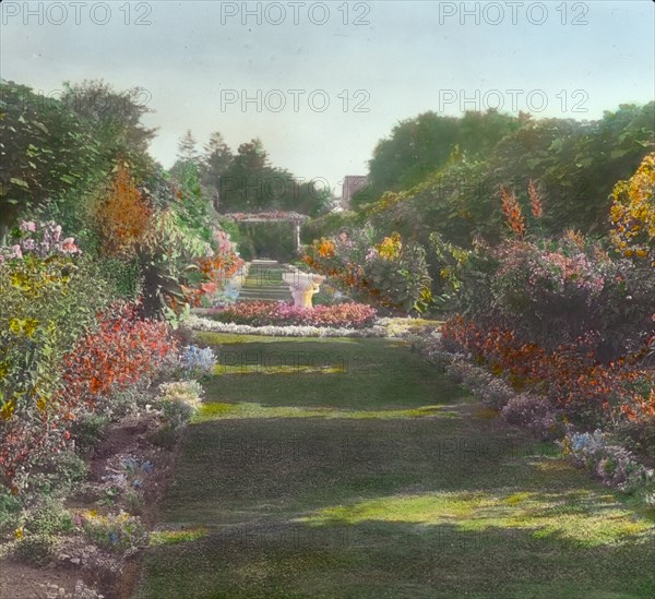 Mariemont, Thomas Josephus Emery house, 386 Greenwood Ave., Middletown, Rhode Island, 1914. Creator: Frances Benjamin Johnston.