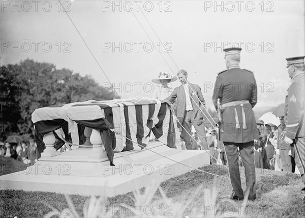 Pierre L'Enfant, Major of France - Dedication of Tomb And Memorial At Arlington, April 28, 1909. Creator: Harris & Ewing.