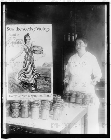 Mrs. Frank P. Brown, Cincinnati, Ohio - 1st prize winner..., between 1910 and 1920. Creator: Harris & Ewing.