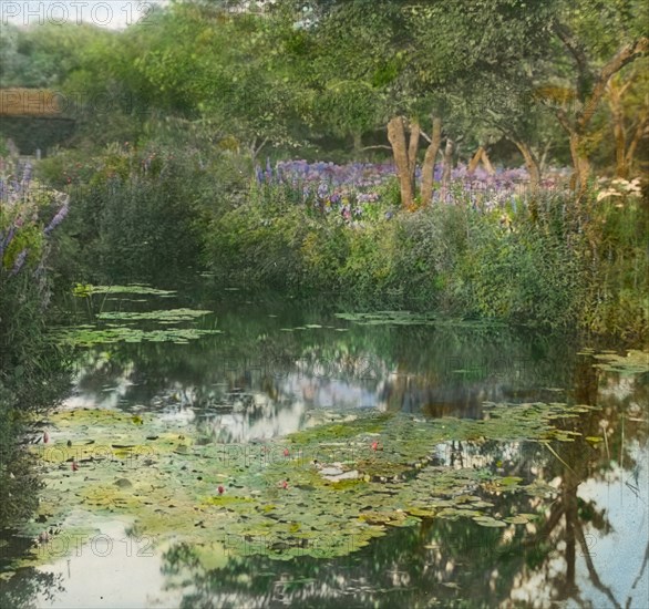 Grey-Croft, Stephen Swete Cummins house, Huntting Lane, East Hampton, New York, 1913. Creator: Frances Benjamin Johnston.