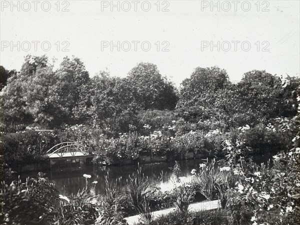 Grey-Croft, Stephen Swete Cummins house, Huntting Lane, East Hampton, New York, 1913. Creator: Frances Benjamin Johnston.