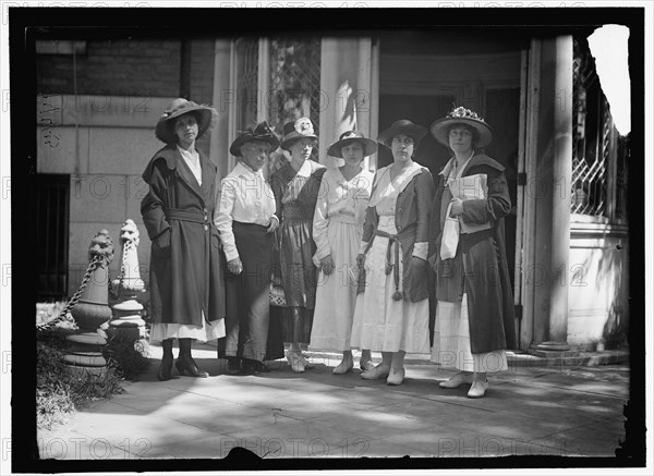 Mrs. W. Watson, Miss Lavena? Dock, Miss Catherine Flanagan..., between 1916 and 1918. Creator: Harris & Ewing.