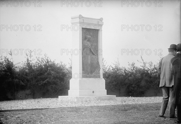 Naval Academy, U.S. Soldiers And Sailors Monument, [Annapolis, Maryland], 1910. Creator: Harris & Ewing.