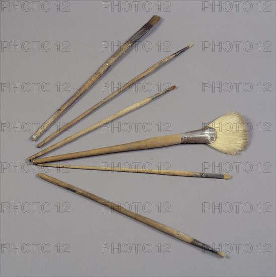Brushes of different sizes, before 1932.