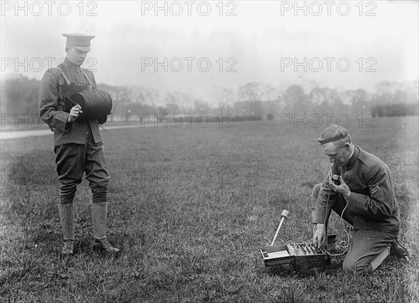 Army, U.S. Field Buzzer, 1915. Creator: Harris & Ewing.