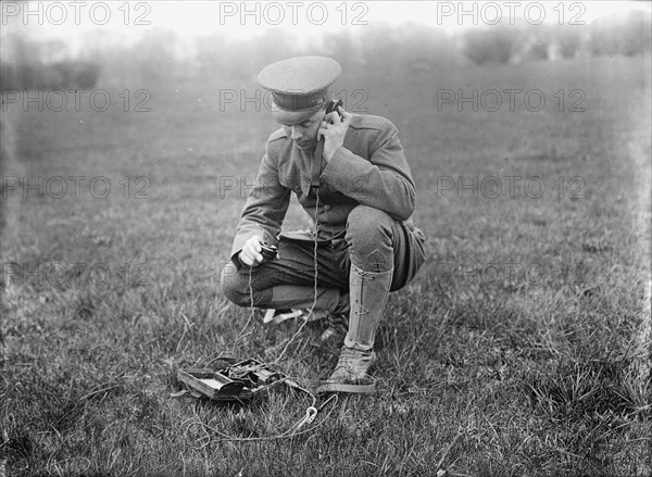 Army, U.S. Field Buzzer, 1915. Creator: Harris & Ewing.