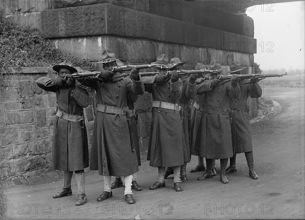 Army, U.S. Negro Troops, 1917. Creator: Harris & Ewing.