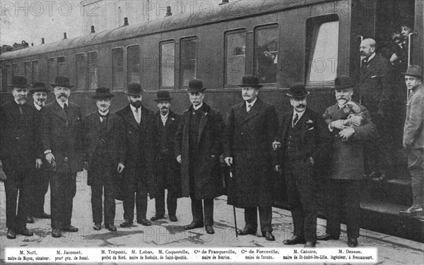 ''Dix otages Francais rendus far l'Allemagne.',1916. Creator: Unknown.