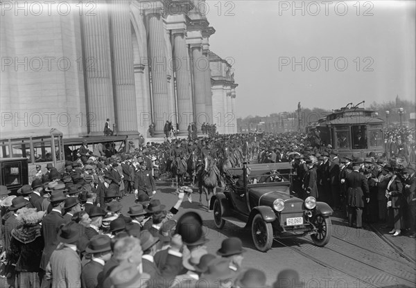 British Commission To U.S - Arrival At Union Station; General Views, 1917.