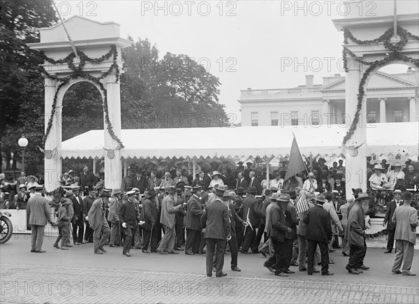 Confederate Reunion - Parade; Reviewing Stand, 1917. Creator: Harris & Ewing.