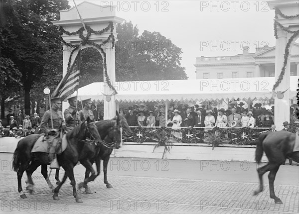 Confederate Reunion - Parade; Reviewing Stand, 1917. Creator: Harris & Ewing.