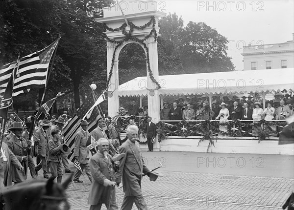 Confederate Reunion - Parade; Reviewing Stand, 1917. Creator: Harris & Ewing.