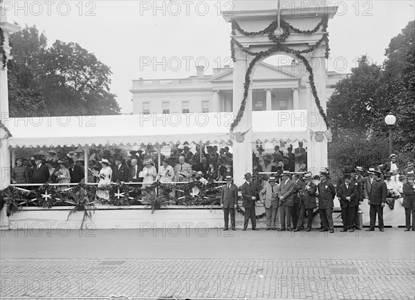 Confederate Reunion - Parade; Reviewing Stand, 1917. Creator: Harris & Ewing.